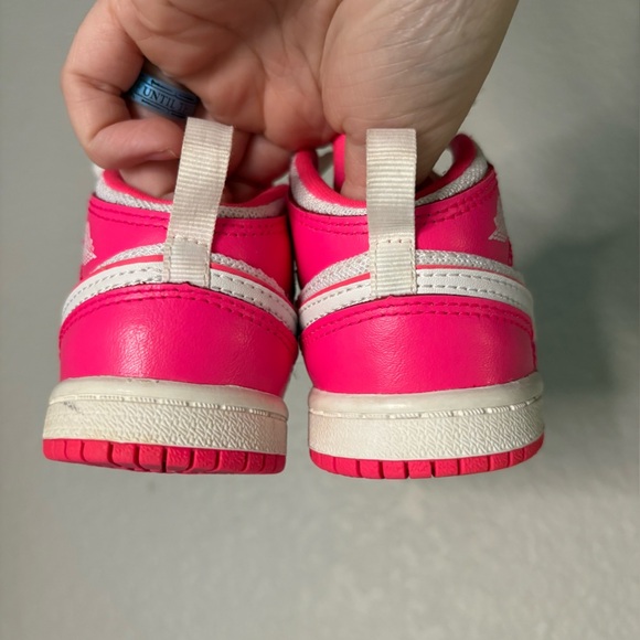 Jordan 1 Mid Hyper Pink White 7C - Picture 2 of 7